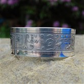 (SB8) Silver-etched Egyptian Hieroglpyhics Bangle