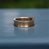 (GR12) Gold Concave Ring