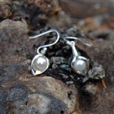 (SIPS1) Silver & Pearl Medium Earrings
