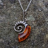 (AP33) Silver And Amber Seashell Pendant