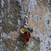 (AP82) Tri Amber Celtic Pendant